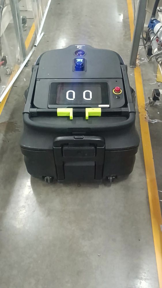 MT1 trong lối đi giữa chuyền tầng 2